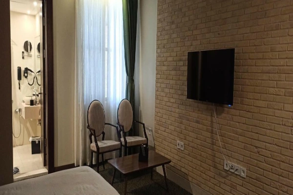 اتاق سه  تخته هتل آپارتمان سورنا شیرازرزرو هتل-های